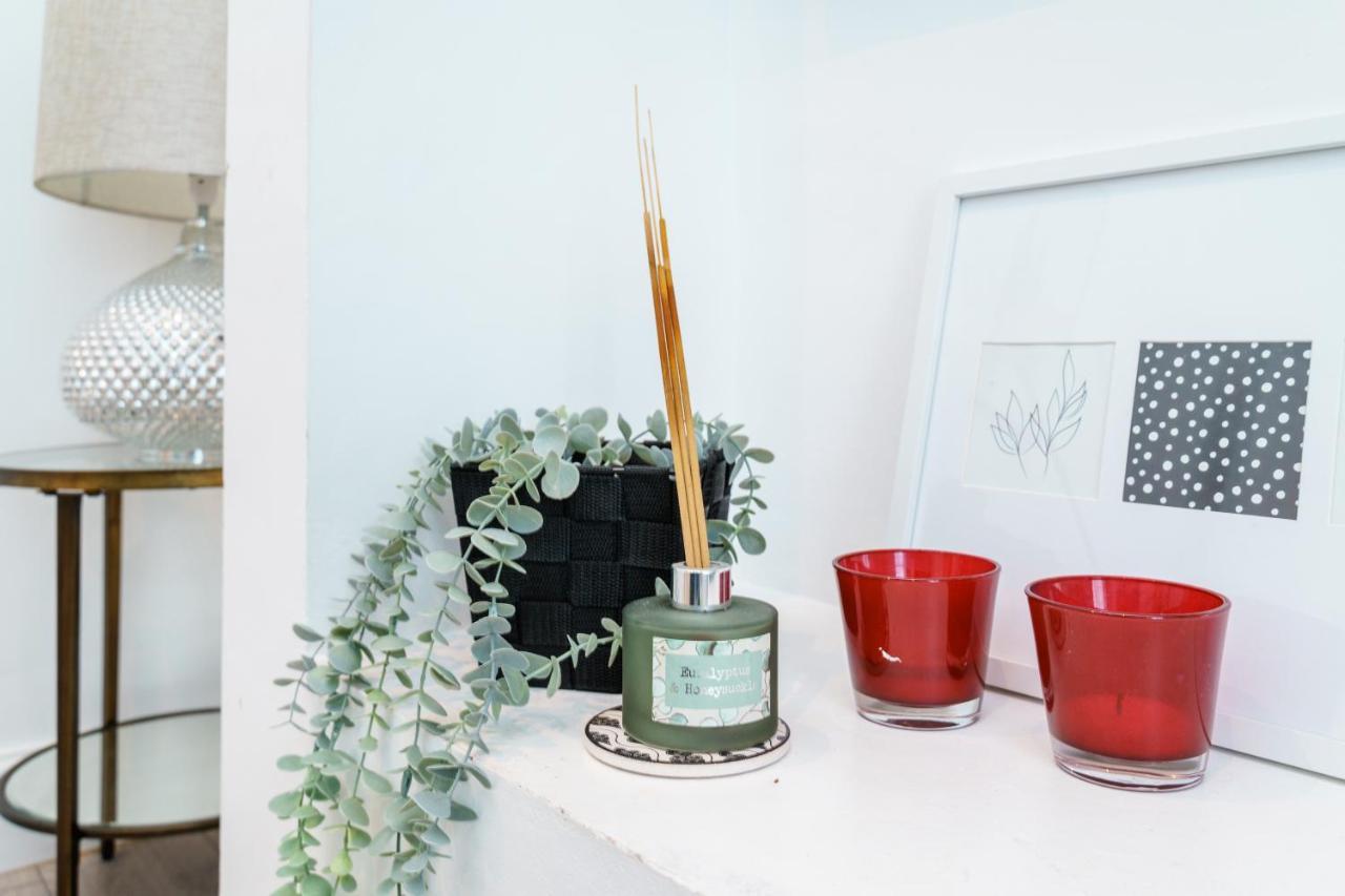 Modern 2 Bed Apartment Close To Westfield Stratford Mall With Garden London Exterior photo