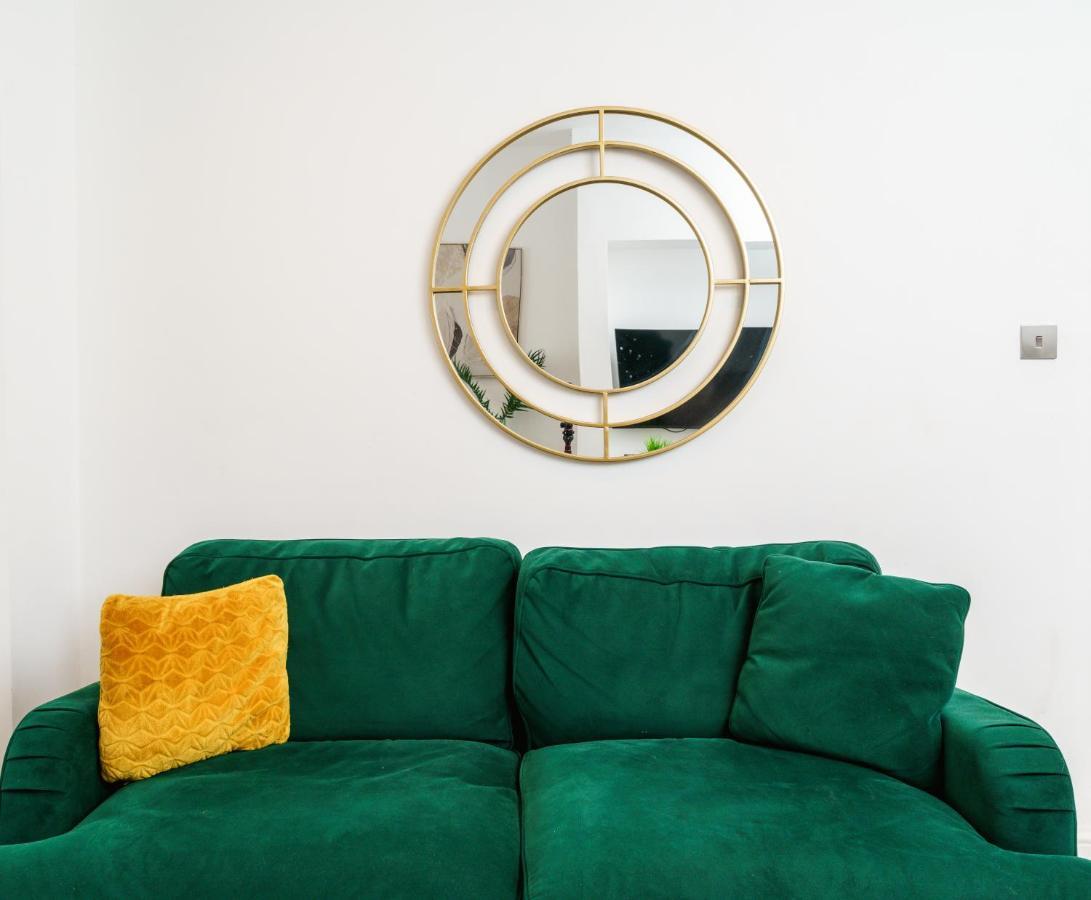 Modern 2 Bed Apartment Close To Westfield Stratford Mall With Garden London Exterior photo
