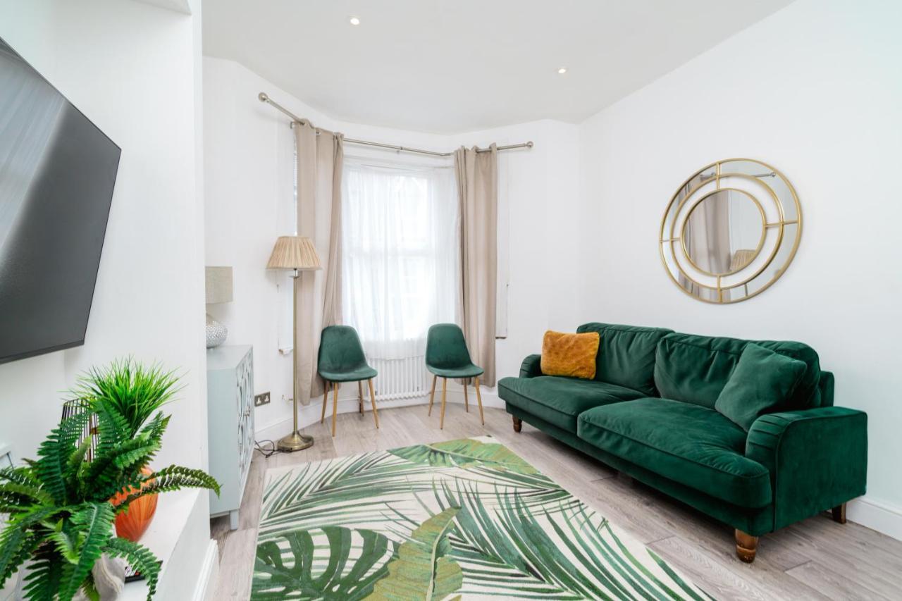 Modern 2 Bed Apartment Close To Westfield Stratford Mall With Garden London Exterior photo