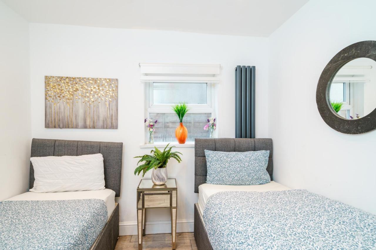 Modern 2 Bed Apartment Close To Westfield Stratford Mall With Garden London Exterior photo