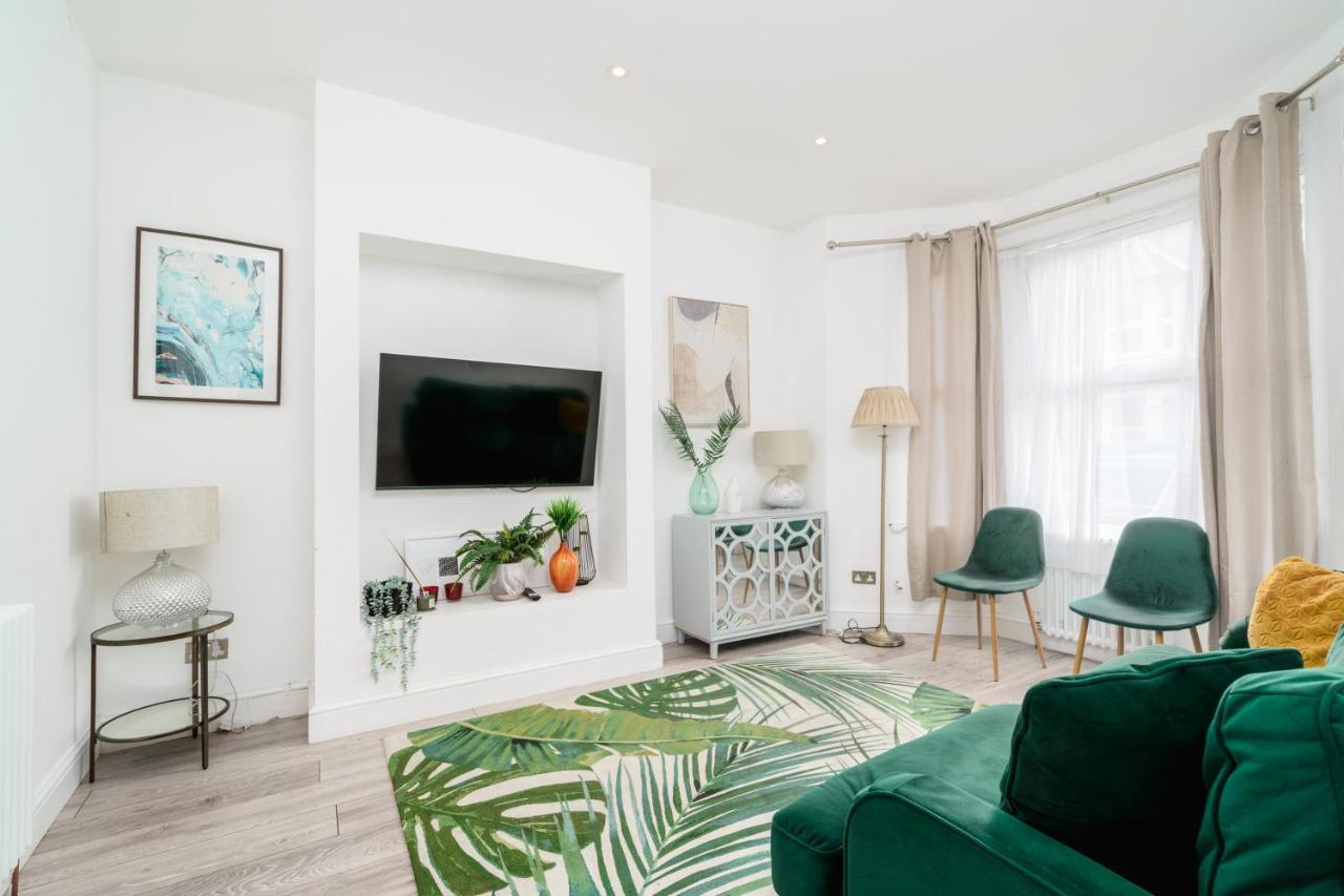 Modern 2 Bed Apartment Close To Westfield Stratford Mall With Garden London Exterior photo