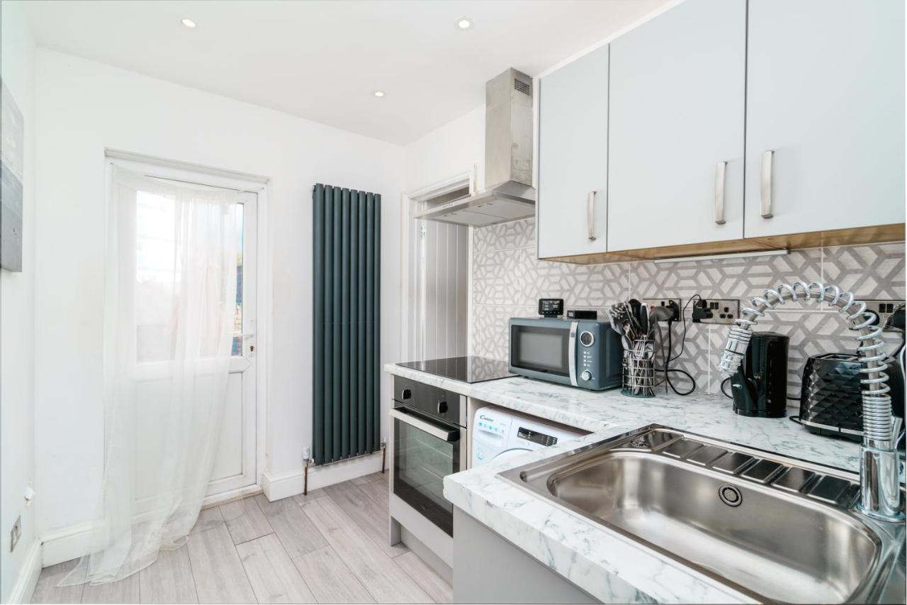 Modern 2 Bed Apartment Close To Westfield Stratford Mall With Garden London Exterior photo