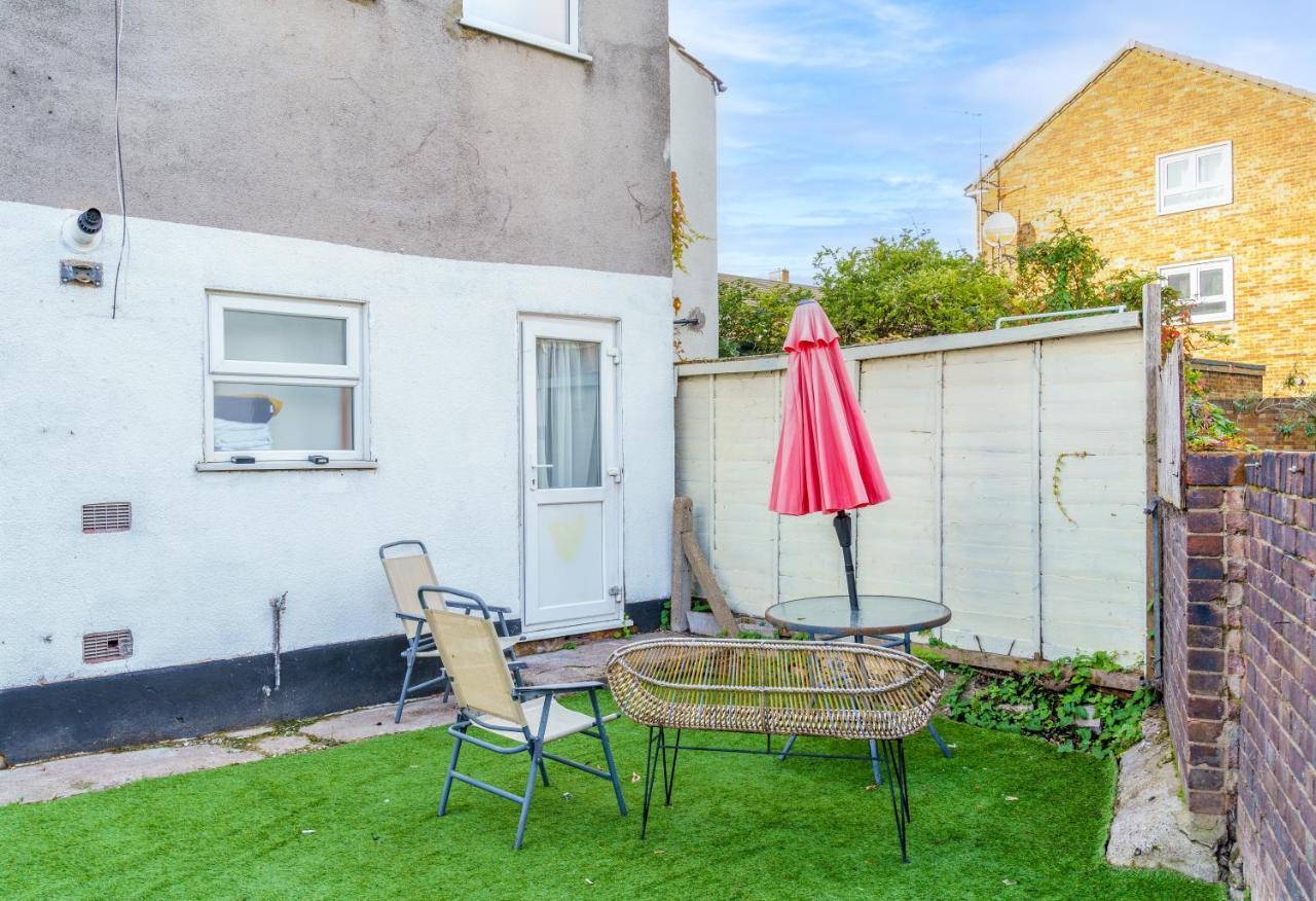 Modern 2 Bed Apartment Close To Westfield Stratford Mall With Garden London Exterior photo