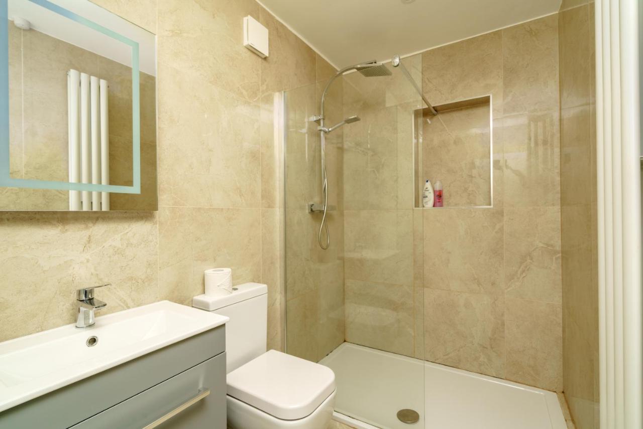 Modern 2 Bed Apartment Close To Westfield Stratford Mall With Garden London Exterior photo